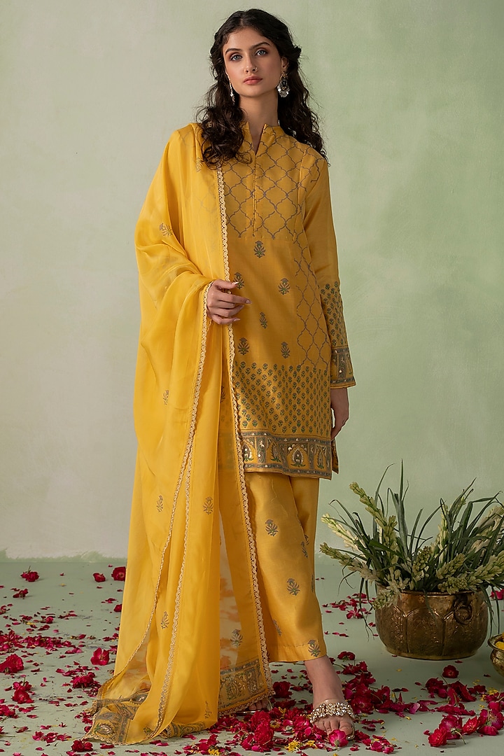 Mustard Chanderi Block Printed Kurta Set by Varun chhabra at Pernia's Pop Up Shop