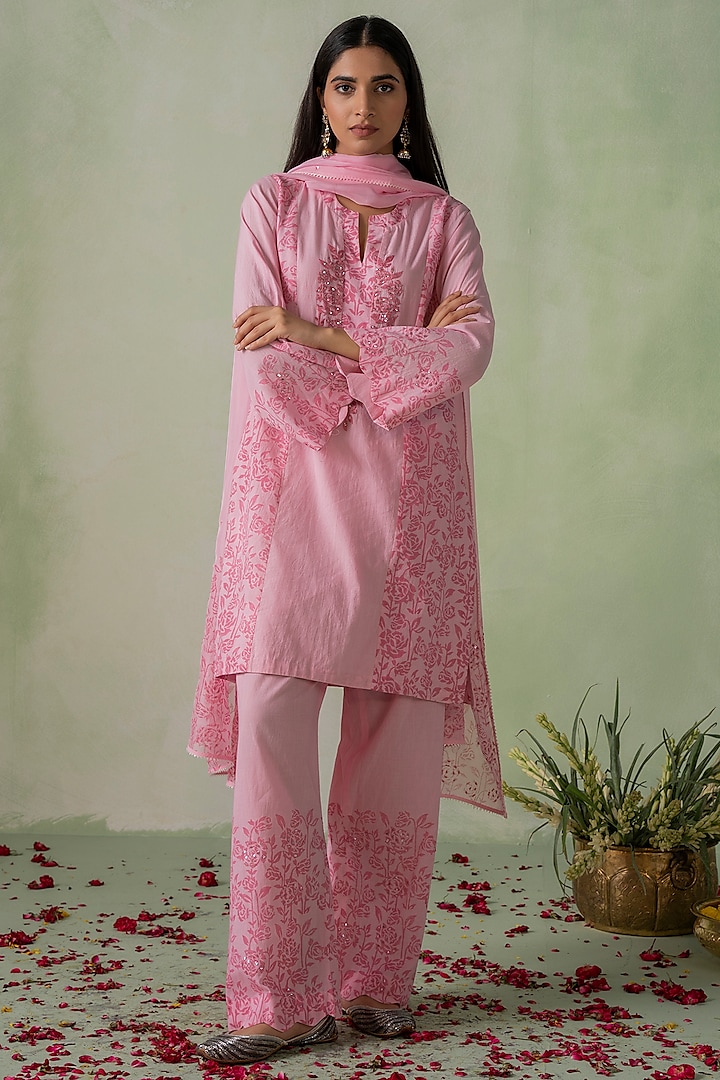 Pink Cambric Cotton Block Printed & Embroidered Kurta Set by Varun chhabra at Pernia's Pop Up Shop