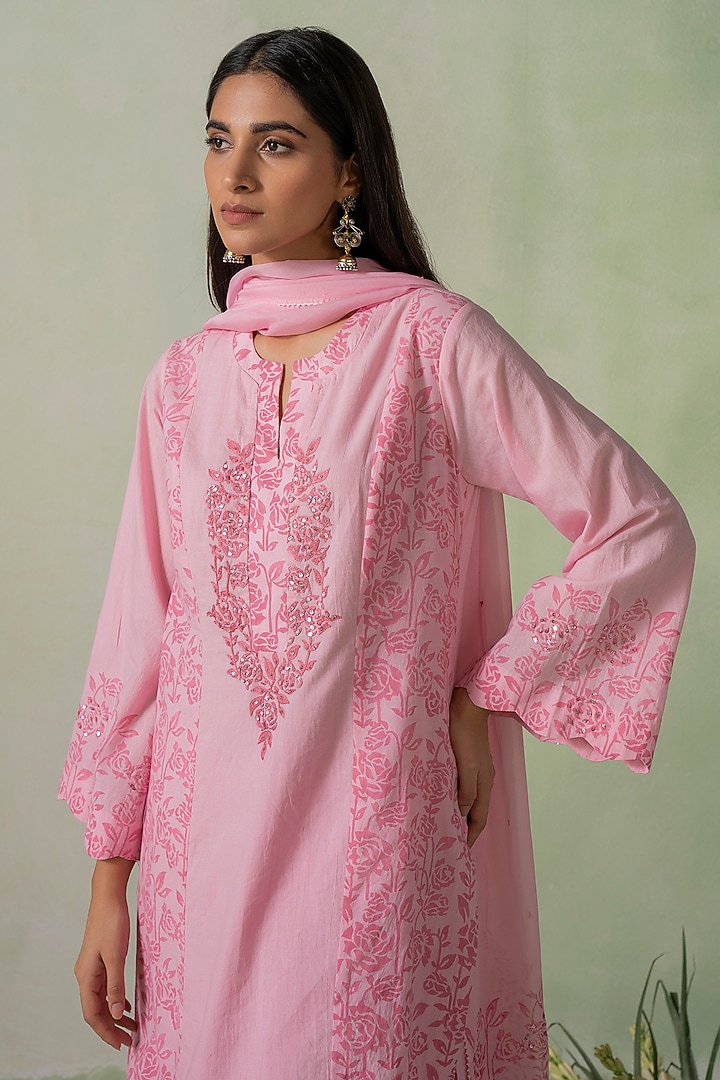 Pink Cambric Cotton Block Printed & Embroidered Kurta Set by Varun chhabra at Pernia's Pop Up Shop