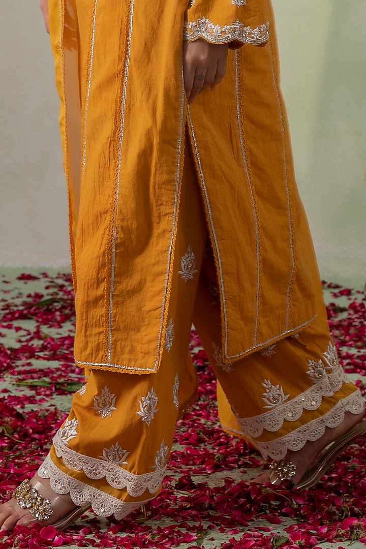 Mustard Cambric Cotton Resham Embroidered Kurta Set by Varun chhabra at Pernia's Pop Up Shop