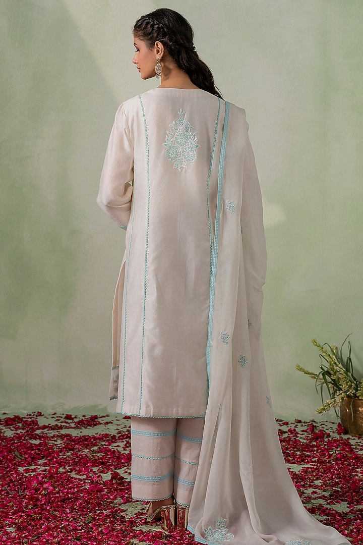 Ivory Cotton Cambric Resham & Cutdana Embellished Kurta Set by Varun chhabra at Pernia's Pop Up Shop
