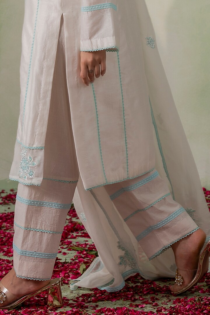 Ivory Cotton Cambric Resham & Cutdana Embellished Kurta Set by Varun chhabra at Pernia's Pop Up Shop