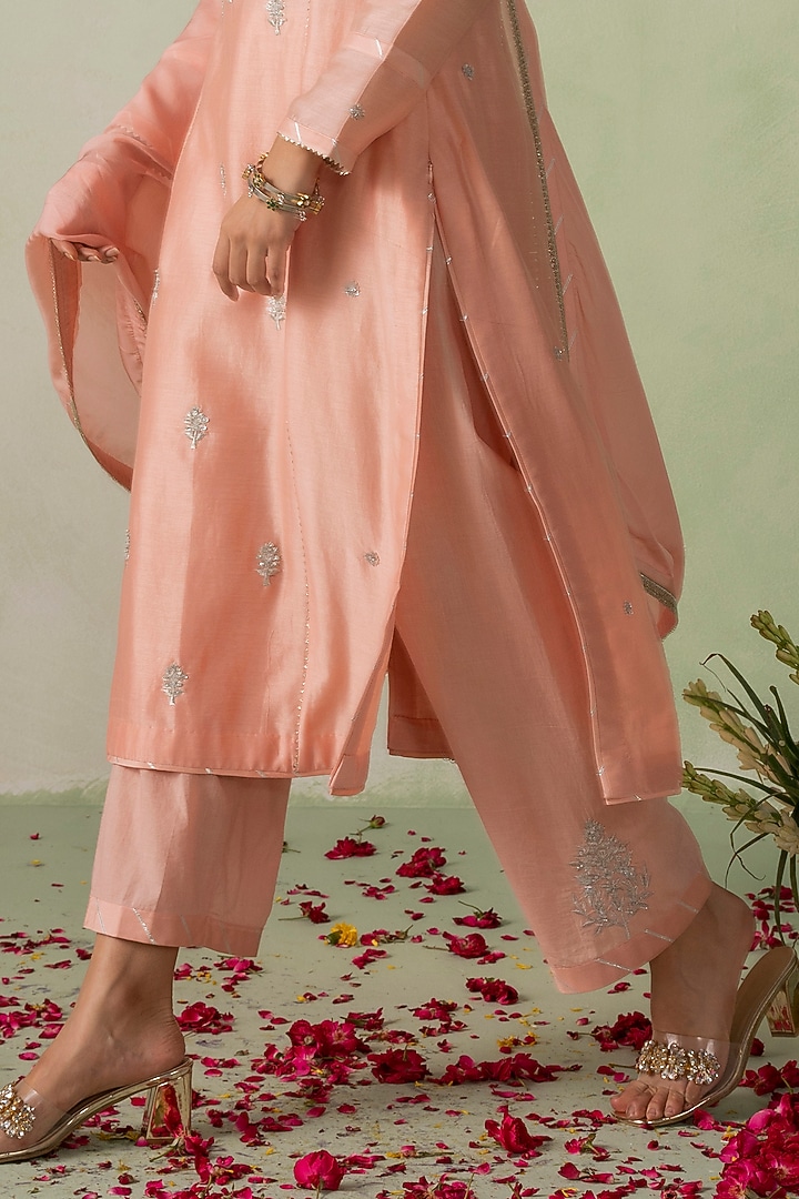 Peach Chanderi Silk Zari & Sequins Embroidered Kurta Set by Varun chhabra at Pernia's Pop Up Shop