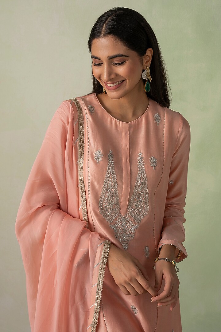 Peach Chanderi Silk Zari & Sequins Embroidered Kurta Set by Varun chhabra at Pernia's Pop Up Shop