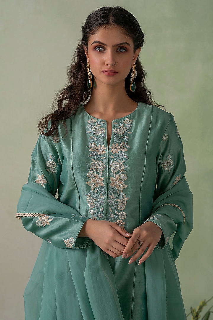 Aqua Blue Chanderi Silk Floral & Thread Embroidered Kurta Set by Varun chhabra at Pernia's Pop Up Shop