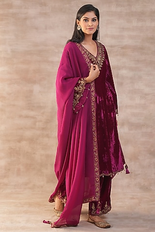 Pink Velvet Embroidered Kurta Set by Varun chhabra