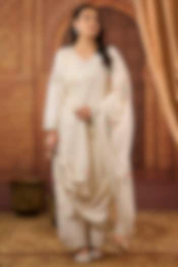 Peach Dhaka Silk Resham Work Kurta Set by VAGA FASHIONS at Pernia's Pop Up Shop