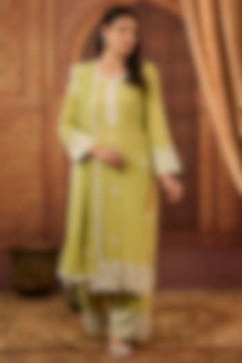 Green Mal Fabric Dori Work Kurta Set by VAGA FASHIONS at Pernia's Pop Up Shop