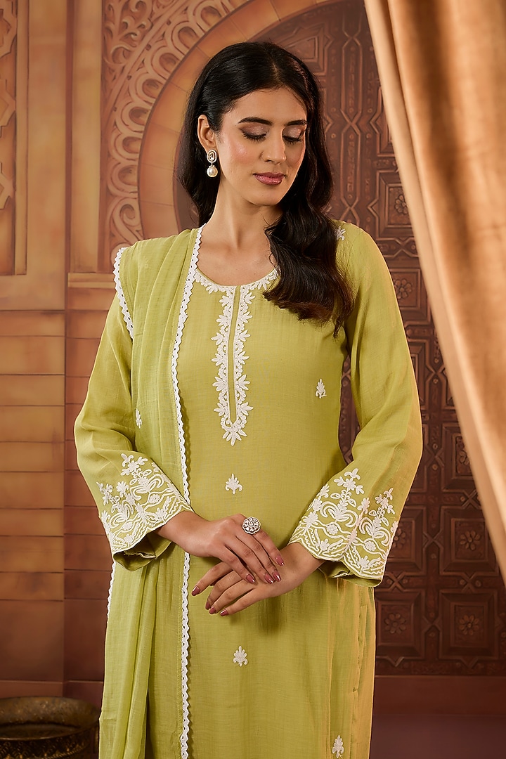 Green Mal Fabric Dori Work Kurta Set by VAGA FASHIONS at Pernia's Pop Up Shop