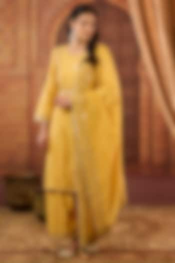 Yellow Dhaka Silk Zari Sequins Work Kurta Set by VAGA FASHIONS at Pernia's Pop Up Shop