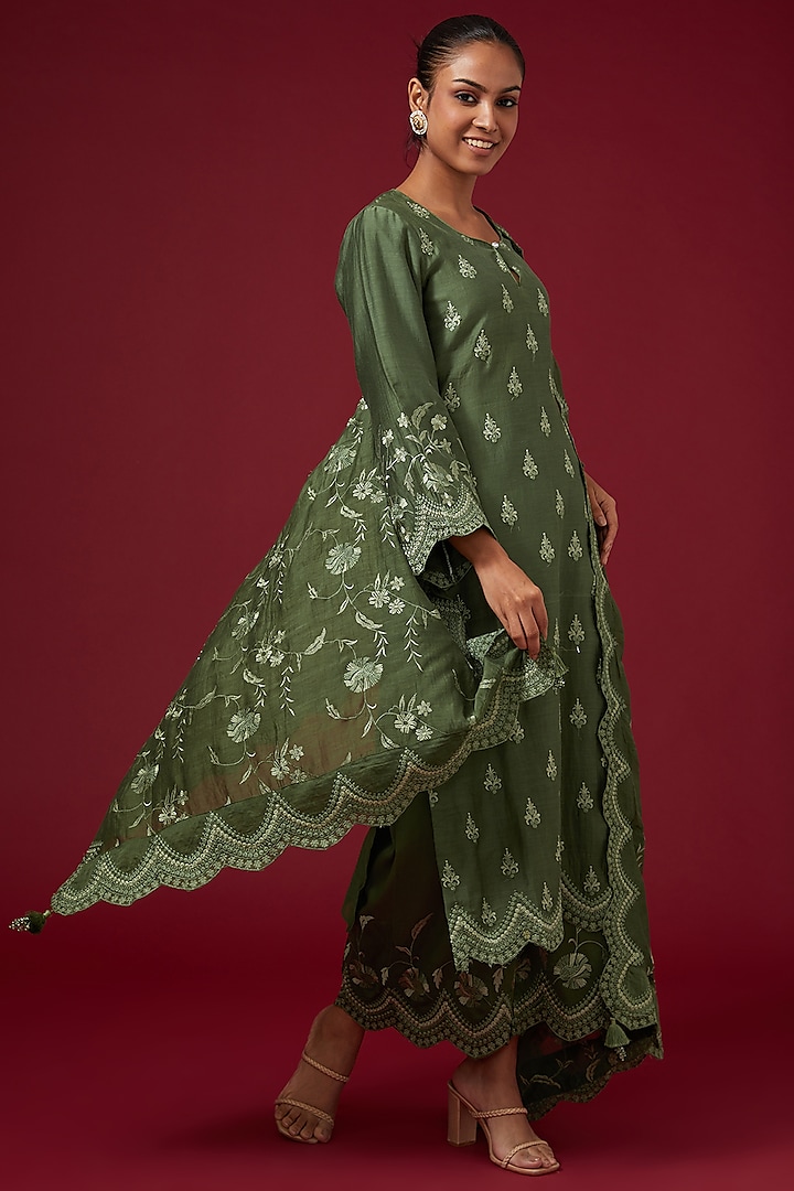 Green Dhaka Silk Embroidered Kurta Set by VAGA FASHIONS at Pernia's Pop Up Shop