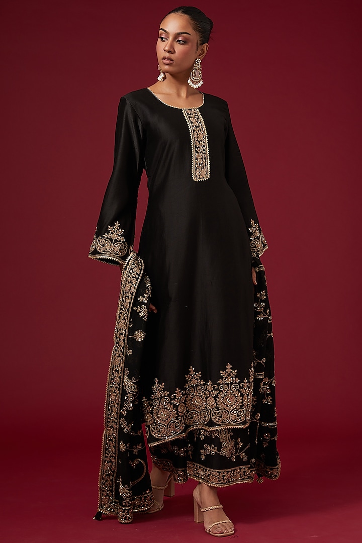 Black Dhaka Silk Embroidered Kurta Set by VAGA FASHIONS at Pernia's Pop Up Shop