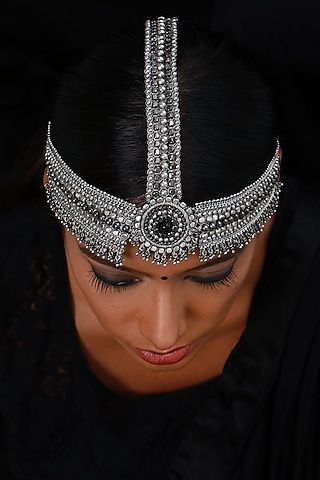 Two-Tone Finish Grey Beaded Mathapatti by Vaidaan Jewellery