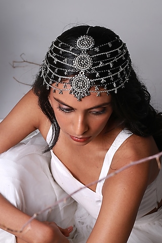 Two-Tone Finish Mathapatti With Crochet Detail by Vaidaan Jewellery