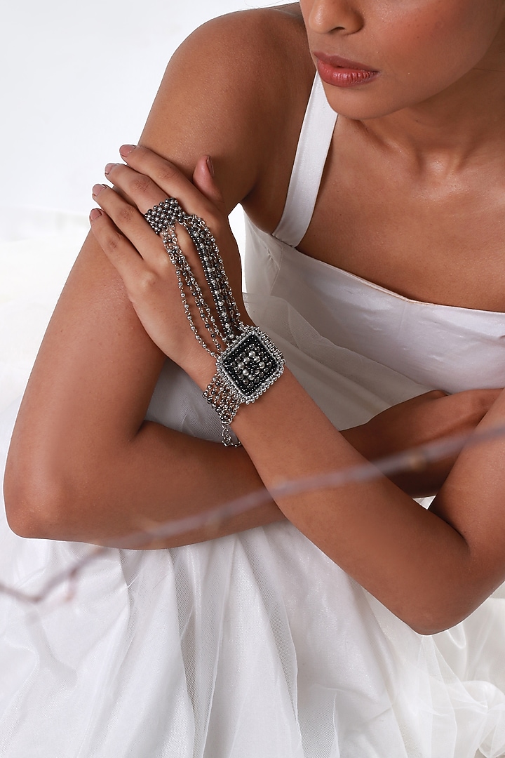 Two-Tone Finish Metal Beaded Hathphool by Vaidaan Jewellery at Pernia's Pop Up Shop