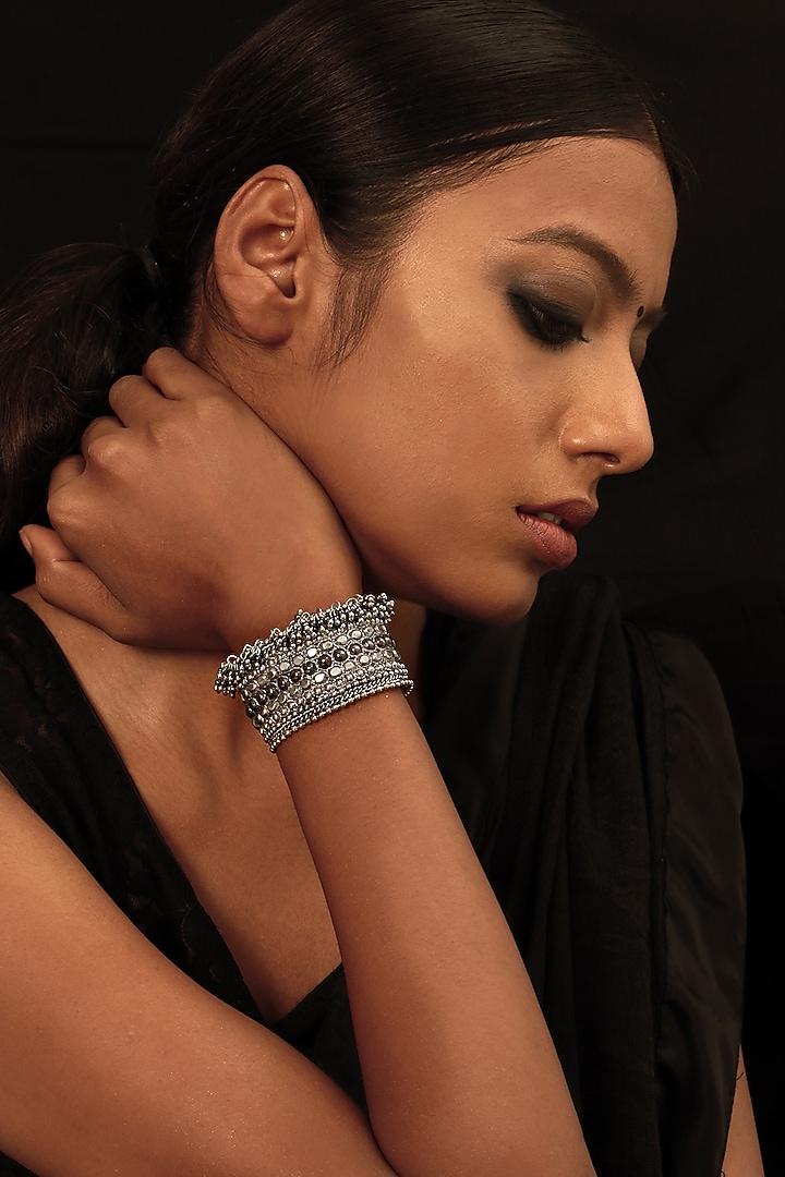 Two-Tone Finish Grey Beaded Bracelet by Vaidaan Jewellery at Pernia's Pop Up Shop