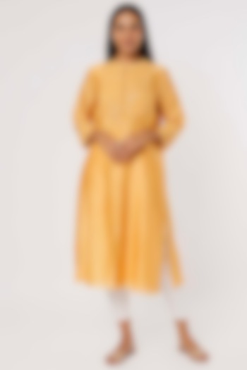 Yellow Chanderi Kurta by VAISHALI AGARWAL at Pernia's Pop Up Shop