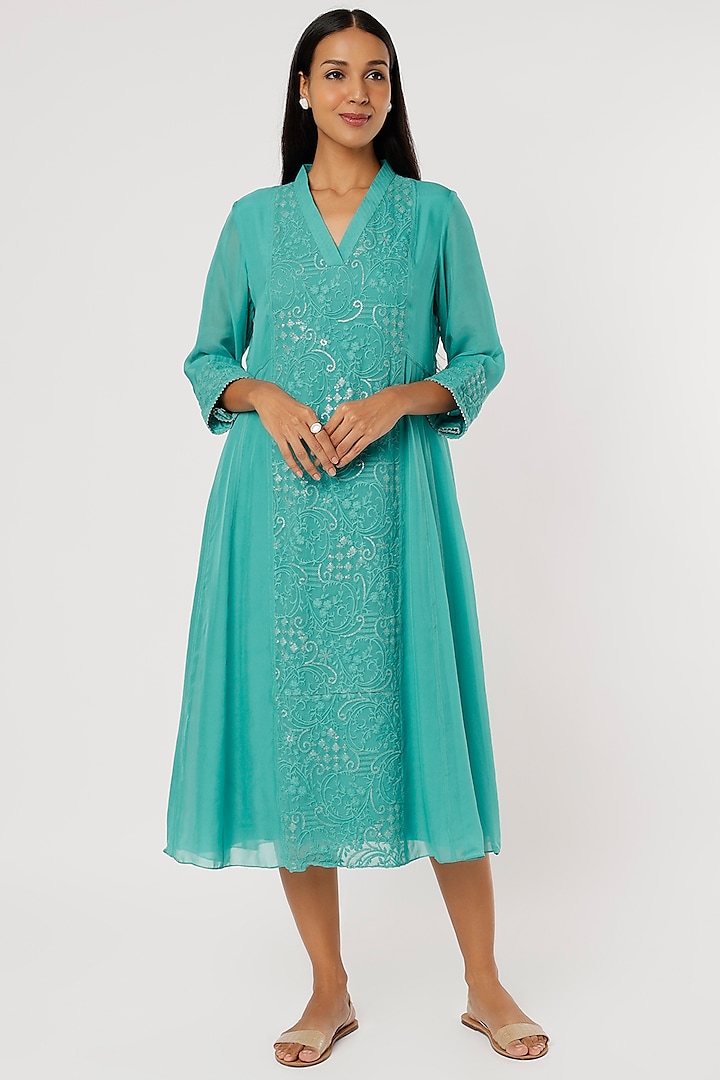 Blue Embroidered Tunic by VAISHALI AGARWAL at Pernia's Pop Up Shop