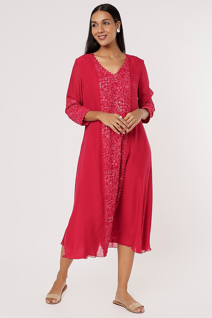 Fuchsia Pink Embroidered Kurta by VAISHALI AGARWAL at Pernia's Pop Up Shop