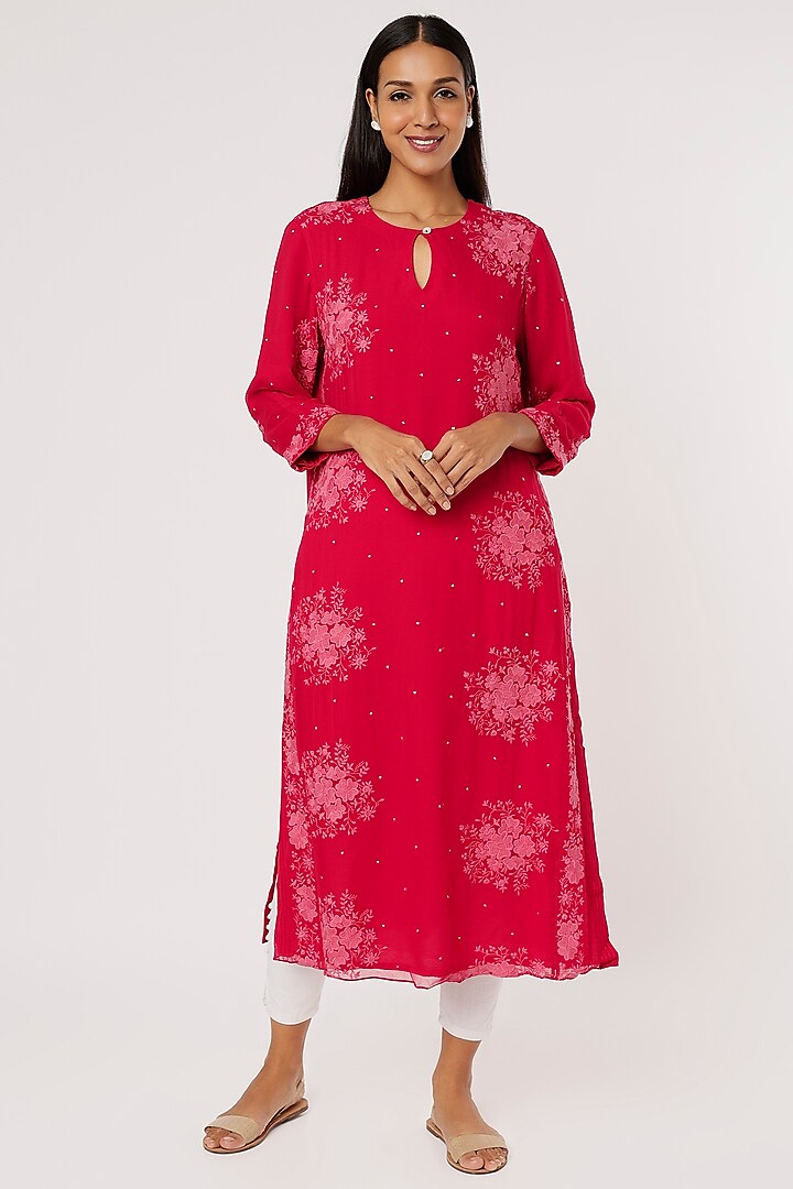 Magenta Pink Embroidered Kurta by VAISHALI AGARWAL at Pernia's Pop Up Shop