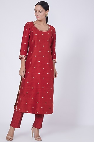 Red Pitta Embroidered Kurta Set by VAISHALI AGARWAL