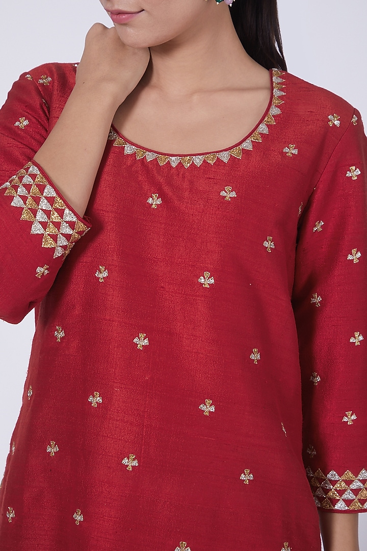 Red Pitta Embroidered Kurta Set by VAISHALI AGARWAL at Pernia's Pop Up Shop