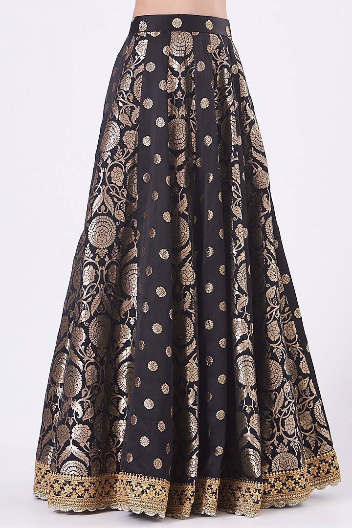Black Embroidered Bridal Lehenga Set by Vandana Malhotra at Pernia's Pop Up Shop