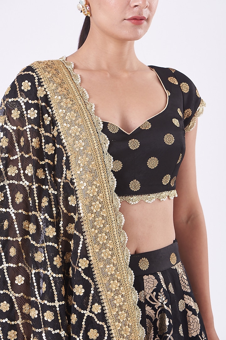 Black Embroidered Bridal Lehenga Set by Vandana Malhotra at Pernia's Pop Up Shop