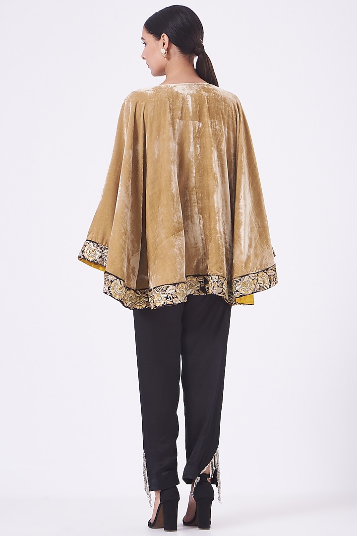 Gold Velvet Embroidered Cape by Vandana Malhotra at Pernia's Pop Up Shop