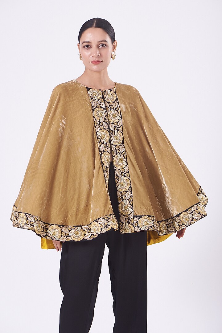 Gold Velvet Embroidered Cape by Vandana Malhotra at Pernia's Pop Up Shop