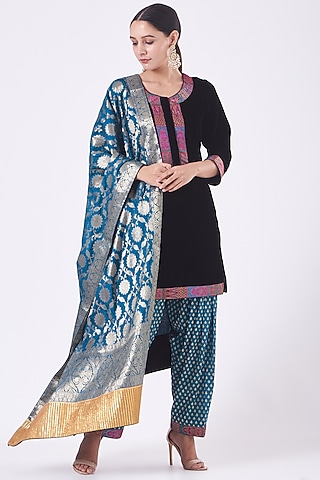 Black Velvet Kurta Set by Vandana Malhotra