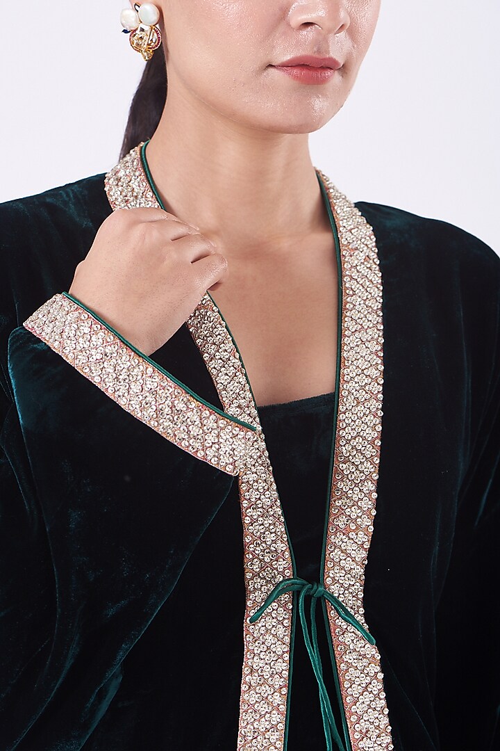 Green Velvet Kurta Set by Vandana Malhotra at Pernia's Pop Up Shop