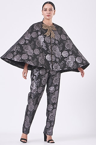 Purple Jacquard Cape Set by Vandana Malhotra