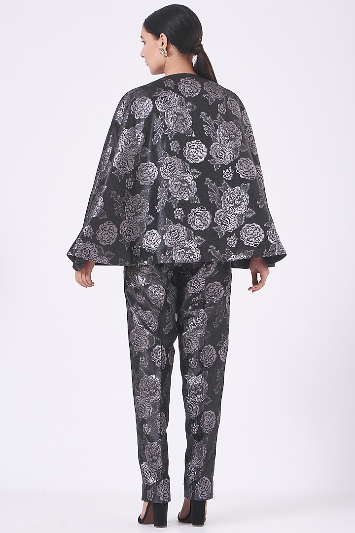 Purple Jacquard Cape Set by Vandana Malhotra at Pernia's Pop Up Shop