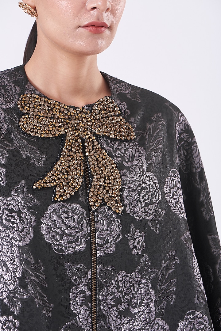 Purple Jacquard Cape Set by Vandana Malhotra at Pernia's Pop Up Shop