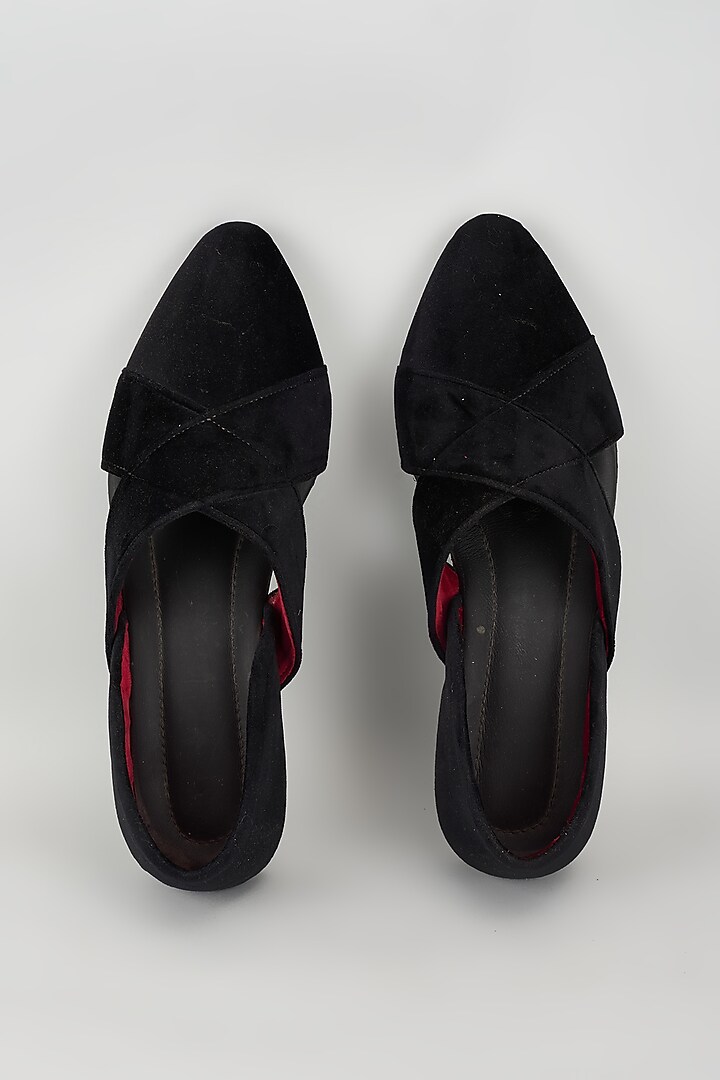 Black Velvet Mojris by Vaibhav & Mitali Men at Pernia's Pop Up Shop