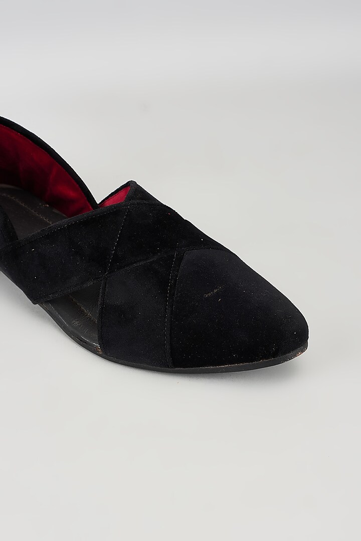 Black Velvet Mojris by Vaibhav & Mitali Men at Pernia's Pop Up Shop