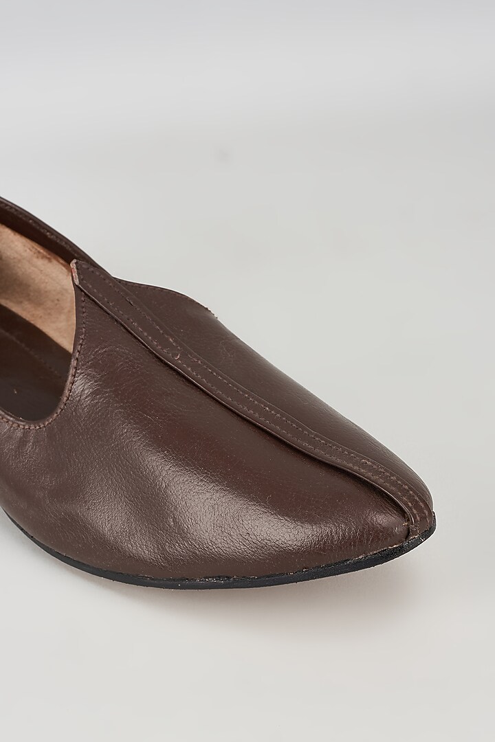 Brown Leather Mojris by Vaibhav & Mitali Men at Pernia's Pop Up Shop