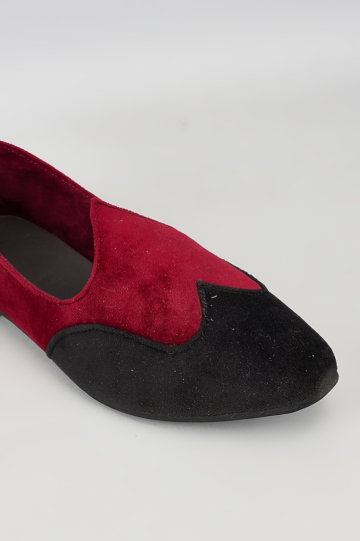 Black & Red Velvet Mojris by Vaibhav & Mitali Men at Pernia's Pop Up Shop