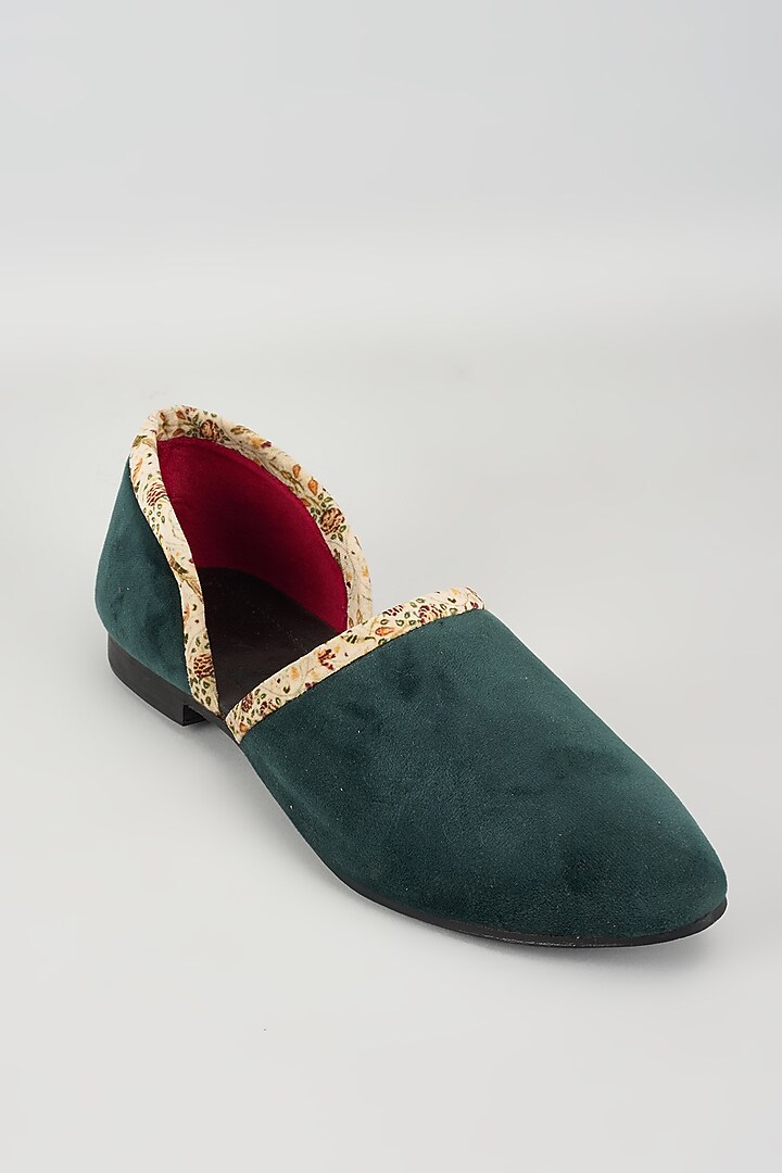 Green Velvet Mojris by Vaibhav & Mitali Men at Pernia's Pop Up Shop