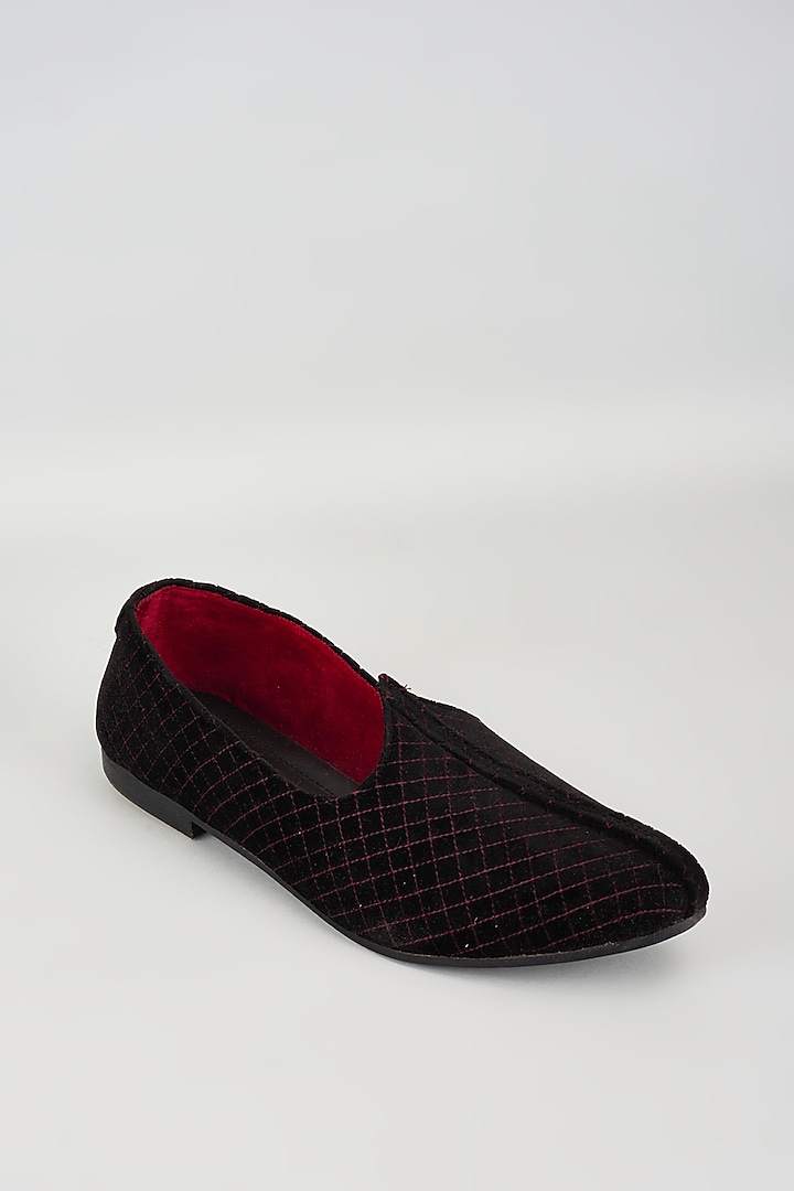 Black Velvet Mojris by Vaibhav & Mitali Men at Pernia's Pop Up Shop