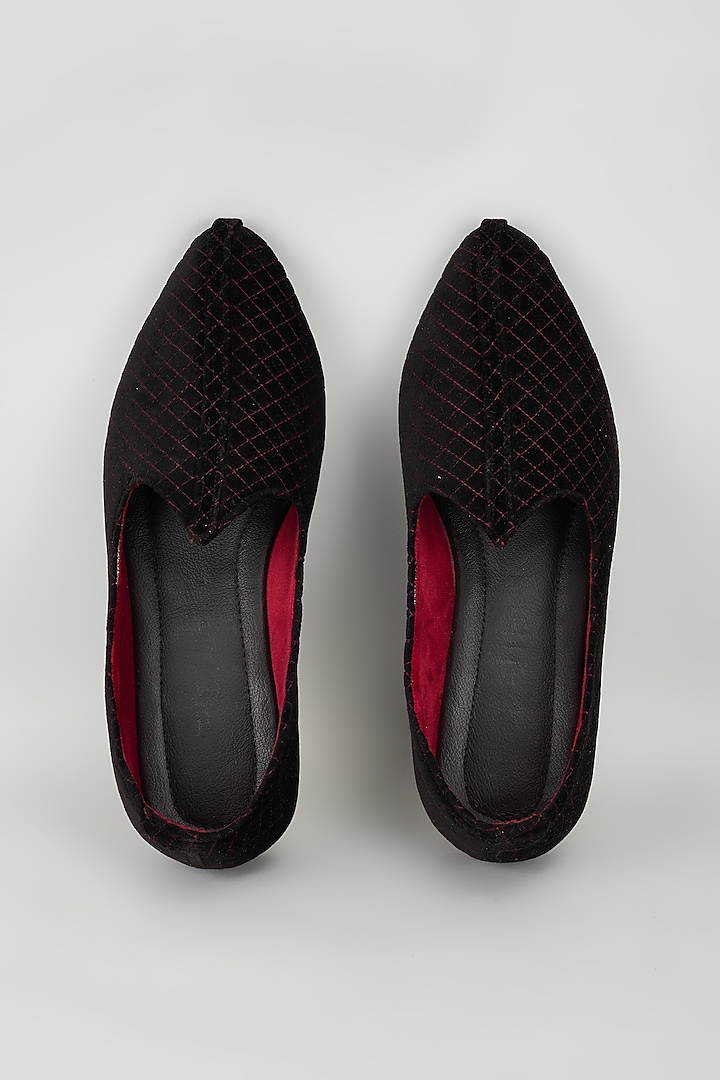 Black Velvet Mojris by Vaibhav & Mitali Men at Pernia's Pop Up Shop