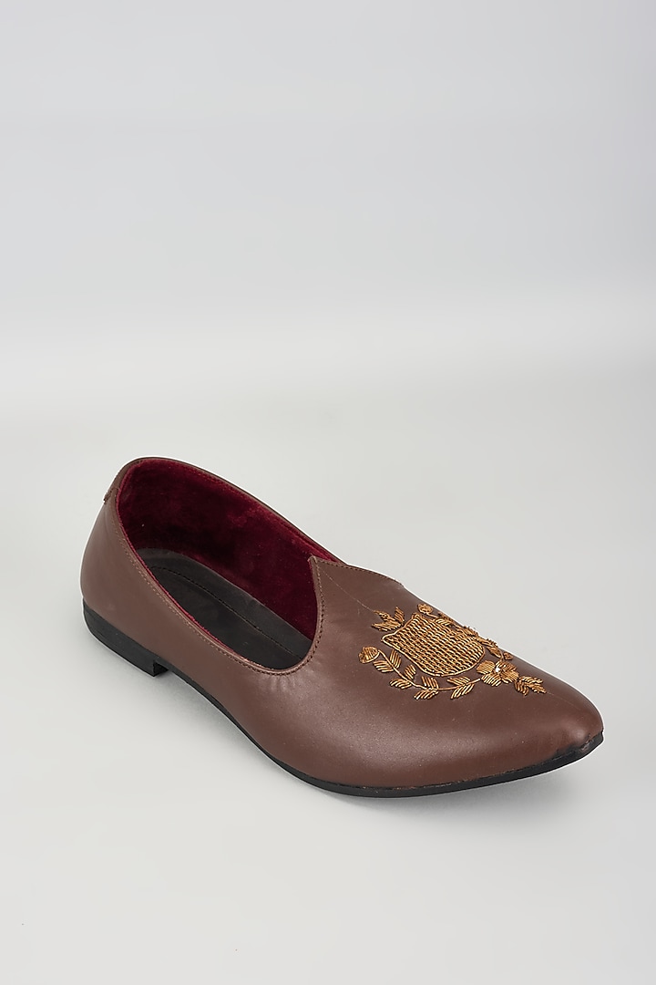 Brown Leather Zardosi Embroidered Mojris by Vaibhav & Mitali Men at Pernia's Pop Up Shop