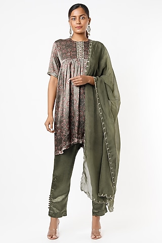 Olive Green Printed Kurta Set by VANA ETHNICS