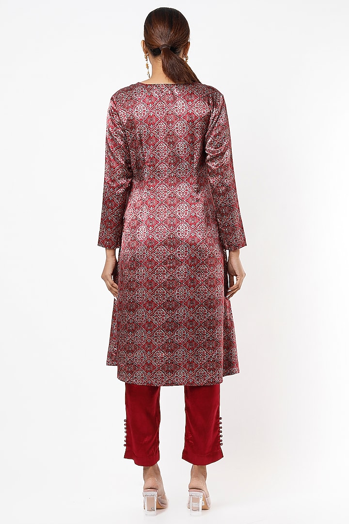 Red Embroidered Kurta Set by VANA ETHNICS at Pernia's Pop Up Shop