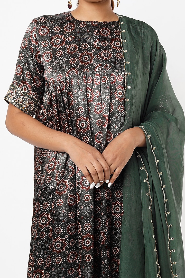 Teal Green Embroidered & Printed Kurta Set by VANA ETHNICS at Pernia's Pop Up Shop