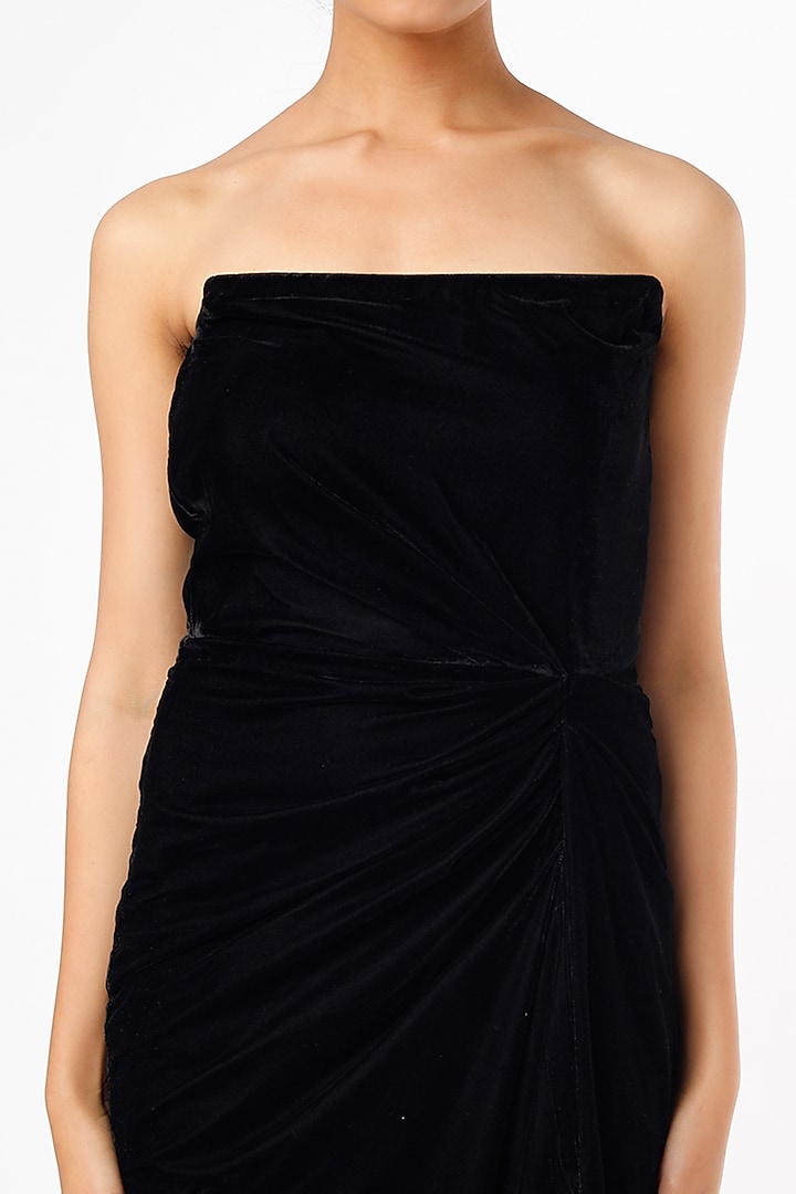 Black Velvet Gown by VANA ETHNICS at Pernia's Pop Up Shop