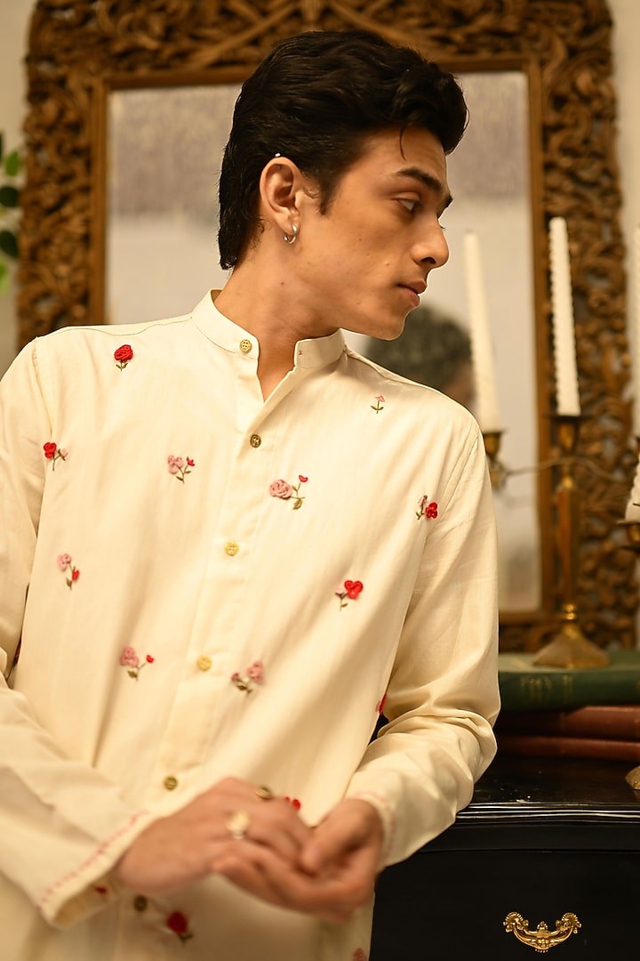 Ivory Organic Cotton Hand Embroidered Kurta by VAANI BESWAL MEN at Pernia's Pop Up Shop