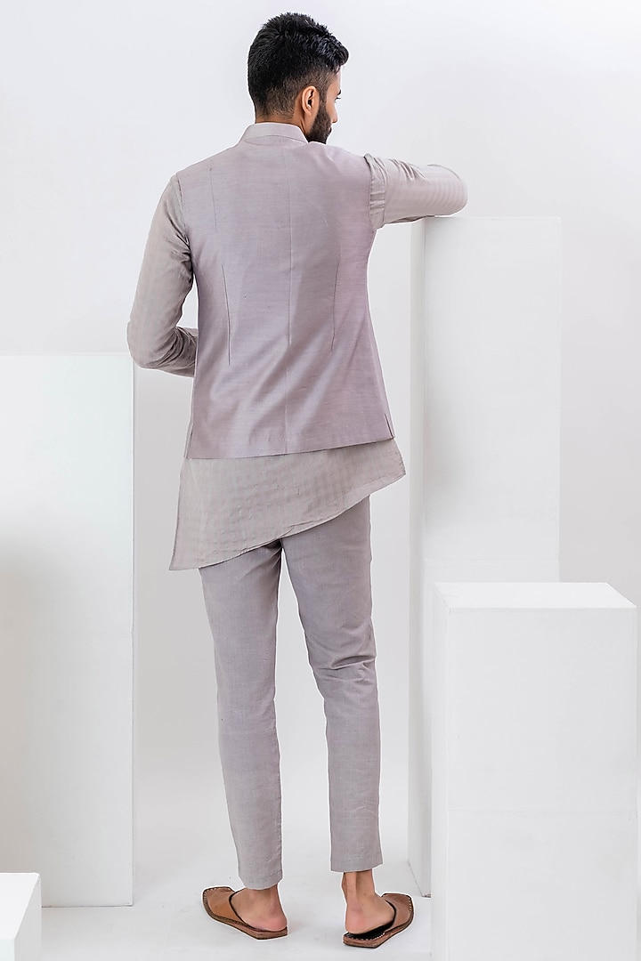 Grey Handwoven Chivia Silk Applique Work Bundi Jacket by VAANI BESWAL MEN at Pernia's Pop Up Shop