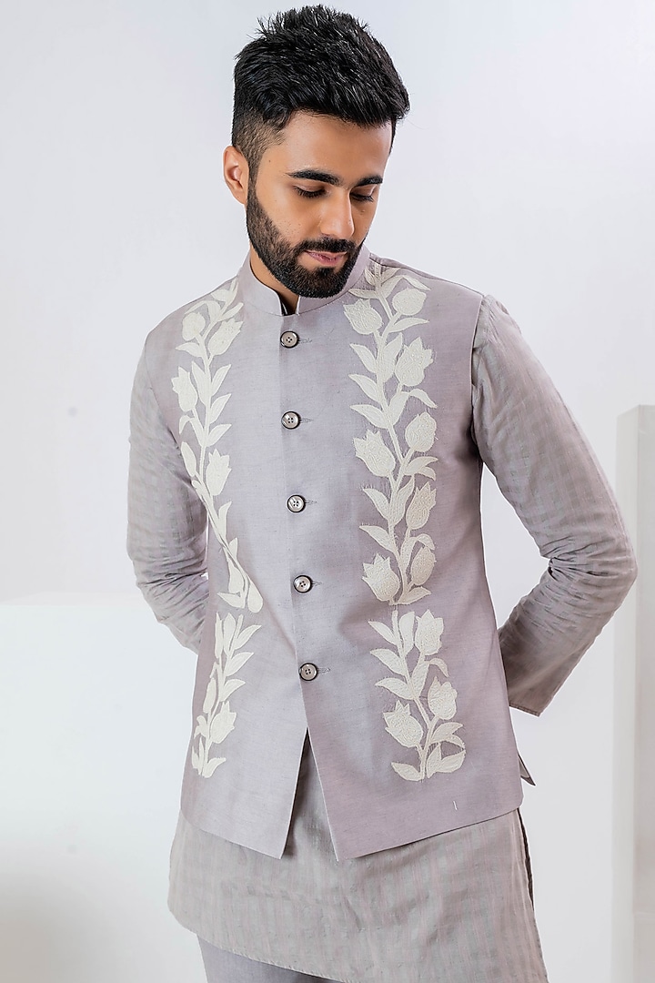Grey Handwoven Chivia Silk Applique Work Bundi Jacket by VAANI BESWAL MEN at Pernia's Pop Up Shop